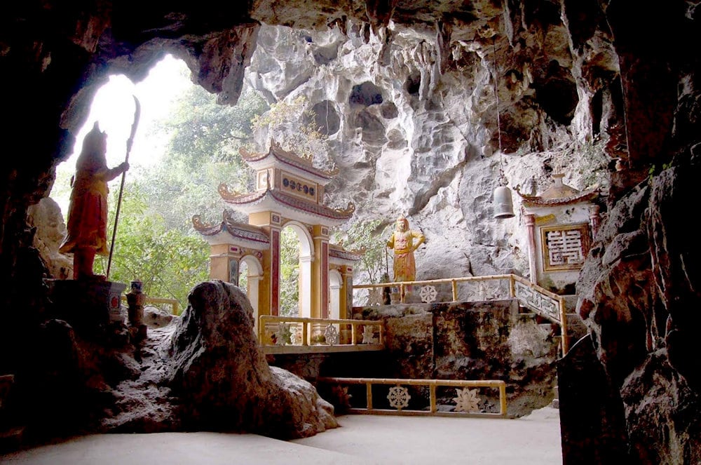 The unique pagoda structure - carved into the cave of Dich Long Pagoda